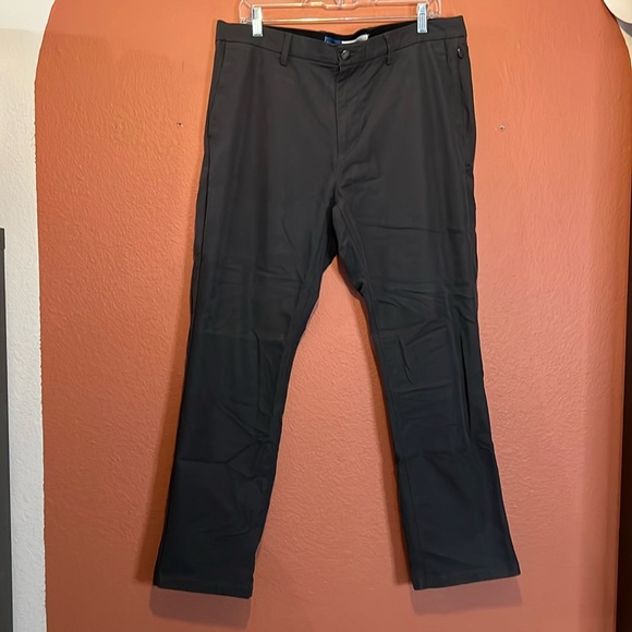 Old Navy Straight Ultimate Tech Built-In Flex Chino Pants - Picture 2 of 13
